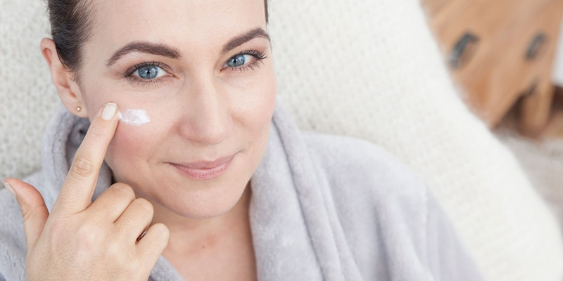 Your 40s: Best Anti Aging Eye Cream For 50s